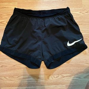 Womens Nike gym shorts with pockets!